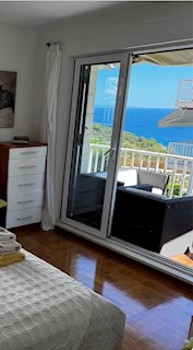 Spazioso appartamento a Hvar con garage e balcone