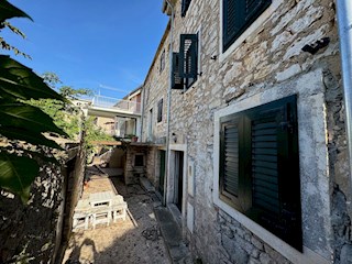 Casa in pietra a Vrboska sull'isola di Hvar