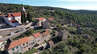 Due case in pietra da ristrutturare a Hvar, Velo Grablje