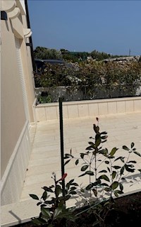 Nuova costruzione - appartamento con terrazza e parcheggio a Hvar