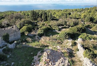 Terreno edificabile a Hvar con un progetto di costruzione presentato per l'approvazione