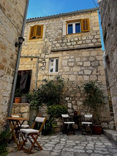 Casa tradizionale in pietra con progetto approvato - Città di Hvar