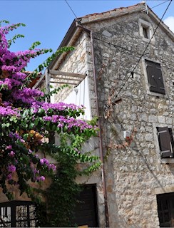 Casa in pietra ristrutturata nel centro di Jelsa a Hvar
