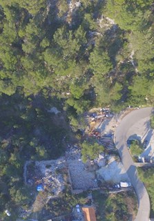 Vendesi attraenti appezzamenti di terreno sull'isola di Hvar
