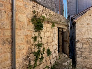 Scopri la tua casa in pietra con permesso di costruzione sull'isola di Hvar