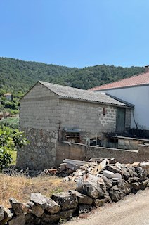 Opportunità di ristrutturare un'affascinante casa tradizionale a Dol, isola di Hvar