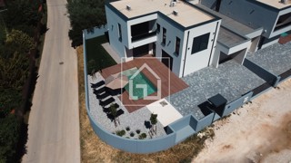 Casa Pomer, ein wunderschönes Haus mit Pool und Blick auf das Meer.