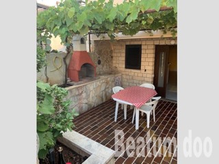 Appartamento al piano terra, con giardino, Cittanova