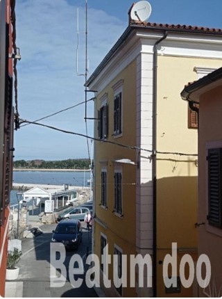 Studio nel centro della città, primo piano, vista sul mare, Novigrad