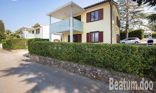 Casa  con  giardino, vicino al mare