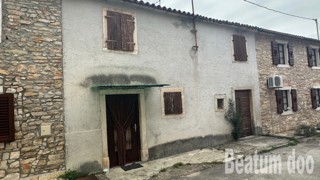 Vecchia casa da ristrutturare nel centro della città, Cittanova