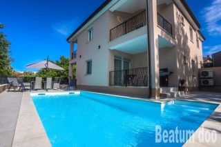 Casa a schiera con piscina, arredata, Nova Vas