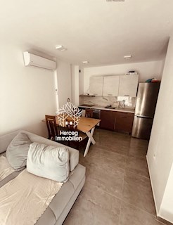 POLA: Appartamento con Due Camere da Letto