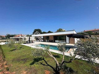 PAZIN: Villa con piscina