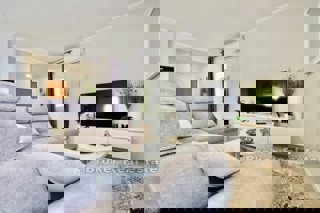 Appartamento trilocale con vista aperta sul mare