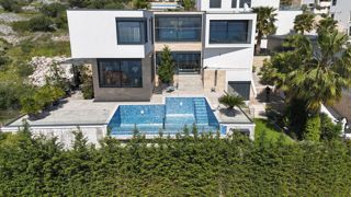 Villa di lusso con vista sul mare aperto