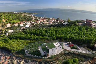 Villa moderna con vista mare