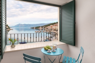 Bellissima casa in pietra appena ristrutturata in riva al mare