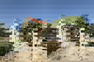 Autentica casa dalmata con un grande appezzamento