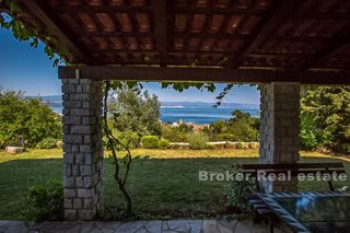 Casa indipendente con terreno, in vendita