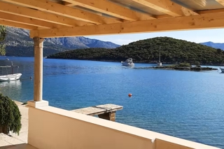 Villa in pietra mediterranea - lusso a pochi passi dal mare