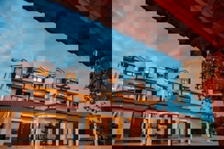 Villa con appartamenti e un bellissimo giardino