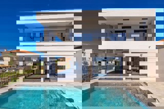 Villa con piscina in un ambiente tranquillo