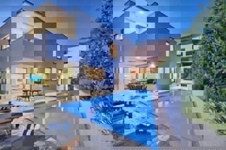 Villa di lusso con piscina riscaldata e vista mare