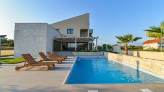Immobile con due fabbricati residenziali e progetto per due ville