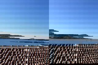 Casale in pietra con vista mare