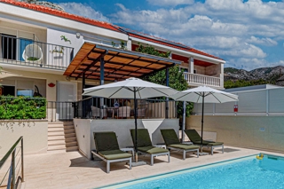 Villa con piscina in prima fila sul mare