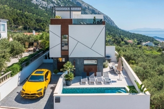 Bellissima villa con vista sulla costa mediterranea