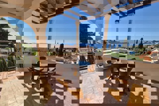Appartamento con tre camere da letto con vista mare