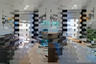 Moderno appartamento con vista mare e piscina