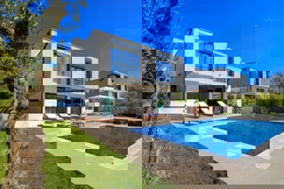 Villa moderna in posizione attraente