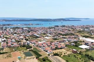 Terreno edificabile in posizione eccellente vicino al centro di Traù