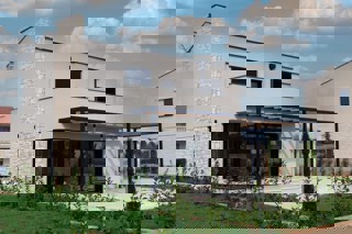 Villa con piscina in posizione tranquilla