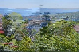 Appartamento in posizione tranquilla con vista mare