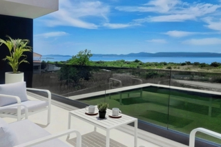 Villa moderna con vista mare