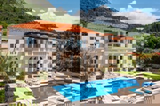 Esclusiva villa di design con vista panoramica sul mare