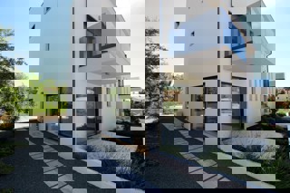 Appartamento duplex con piscina vicino al mare