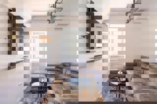 Appartamento con due camere da letto e monolocale completamente ristrutturati in centro città, ideali come residenza e investimento