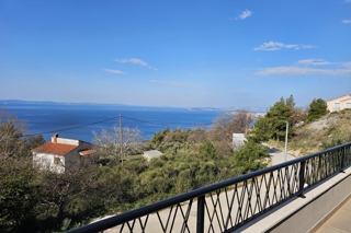 Casa con piscina e vista mare