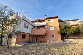 Casa bifamiliare con vista mare