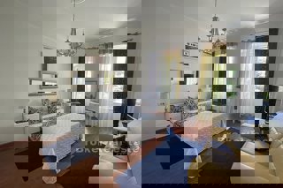 Elegante appartamento con tre camere da letto