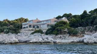 Villa di lusso con piscina, prima fila sul mare