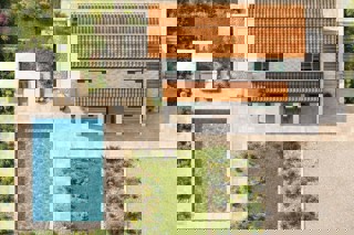 Casa con terreno edificabile in ottima posizione