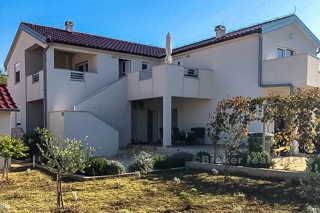 Casa indipendente con vista sul mare, in vendita