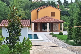 Bella casa con piscina