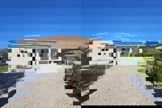 Casa bifamiliare con piscina